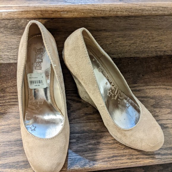 Brand New Montego Bay brown Wedge & Trash Tan Suede wedge heels used once SIze 9 - Picture 6 of 7